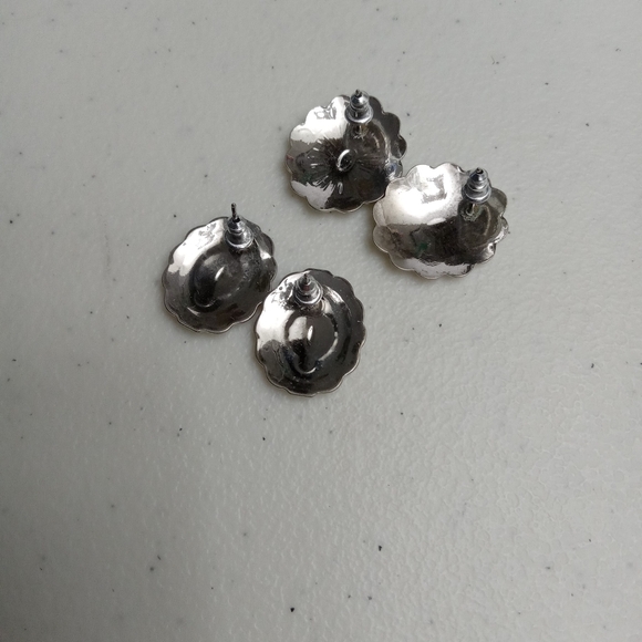 Elegant Sterling Silver Post Earings - Picture 2 of 2